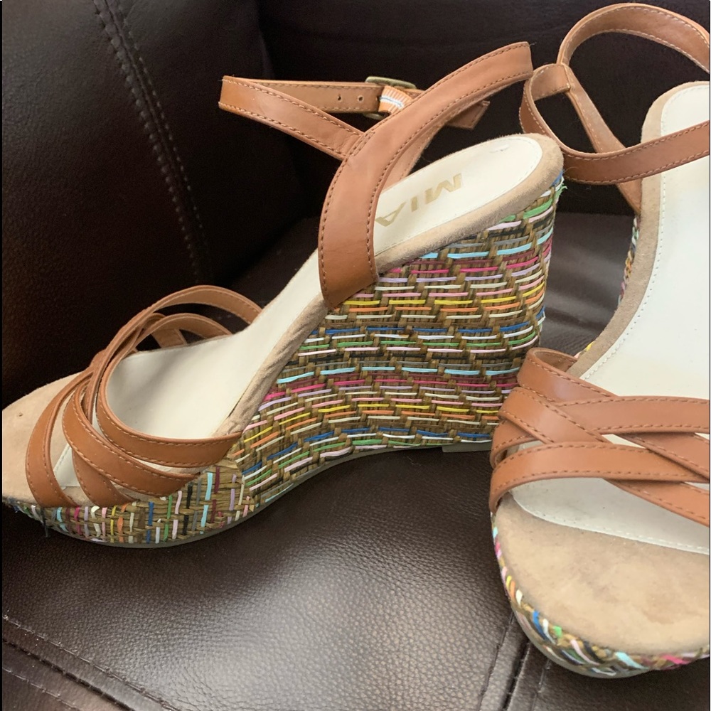 Mia wedges